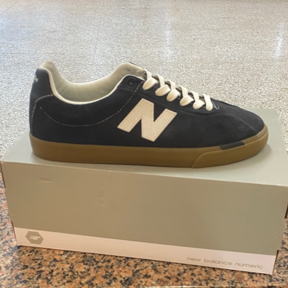 New Balance Numeric 22 / navy